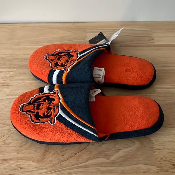 NFL | Chicago Bears Slippers - Picture 2 of 3